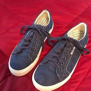 Taos Plim Soul size 9 NWOT blue